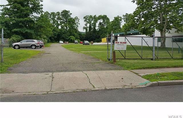 2nd image of 9 Holt Dr