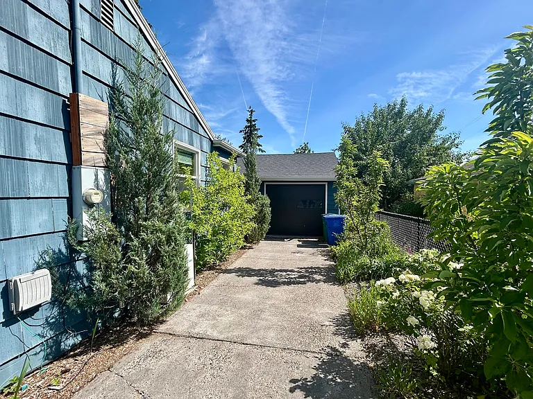 8616 SE Raymond Ct — Photo 33