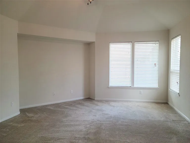 1128 Swinford Ct — Photo 6