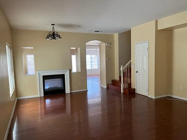 6 bed, 2686 sqft, $3,995 — Photo 4