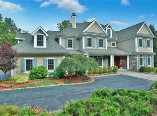 38 Wampus Lake Dr, Armonk, NY 10504