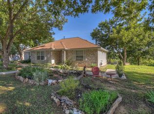 1209 E Sandstone St, Llano, TX 78643