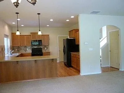 4 bed, 2.5 bath, 1984 sqft, $2,795 — Photo 4