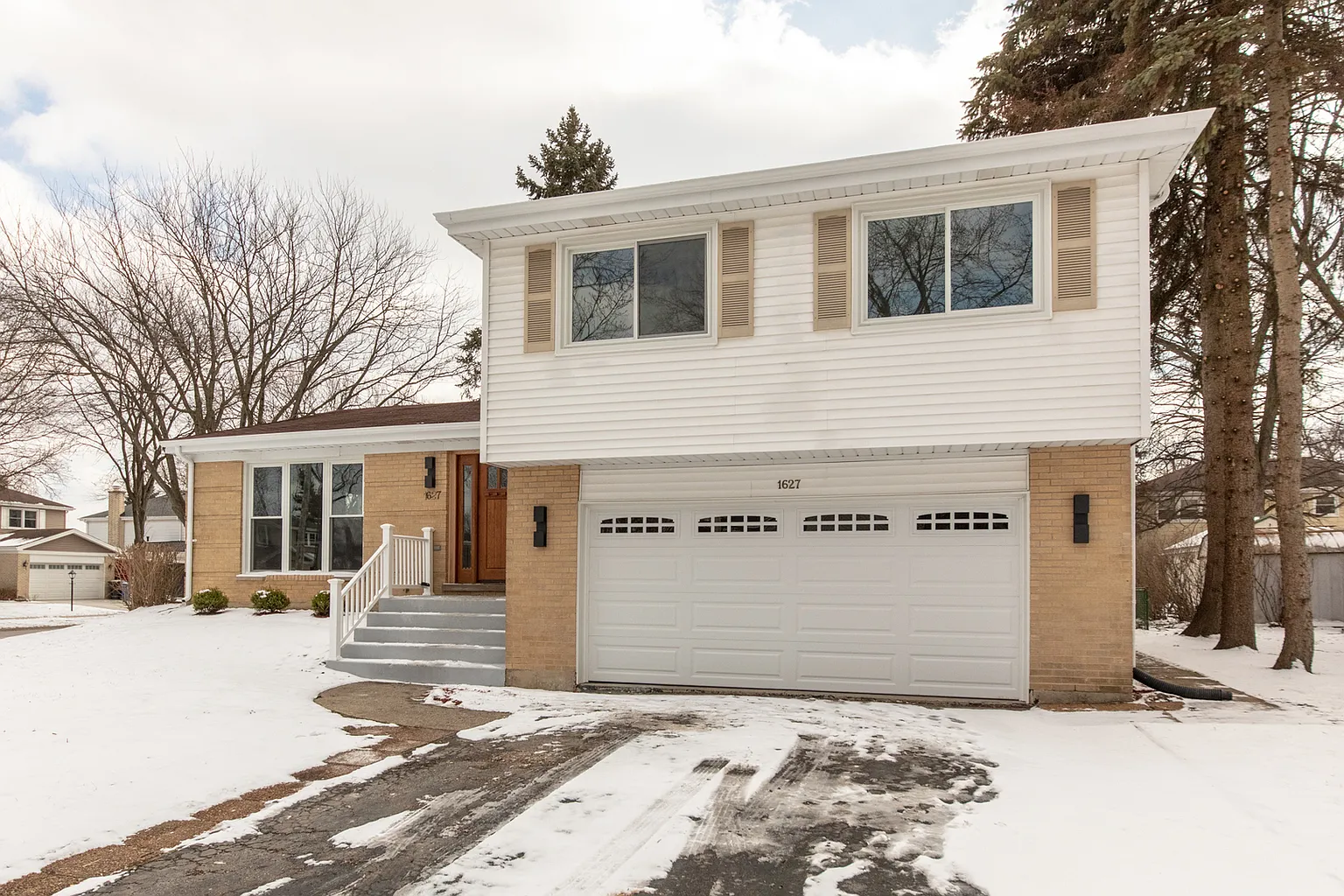 1627 E Dogwood Ln photo 1