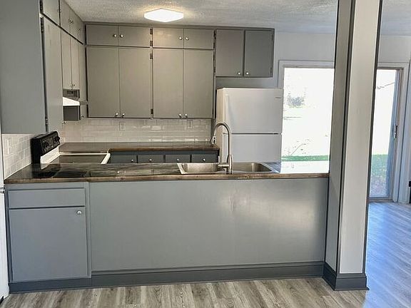 3rd image of 4717 Dogwood Dr