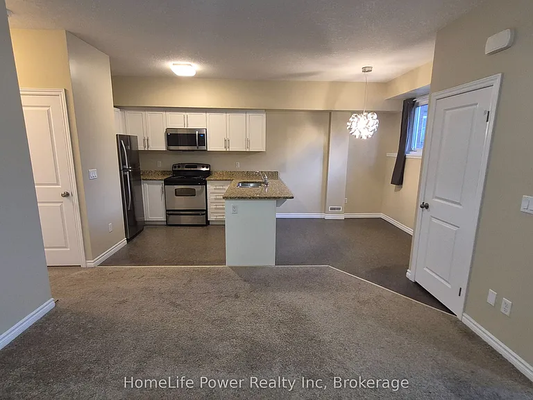 225 Riddell St #22 — Photo 6