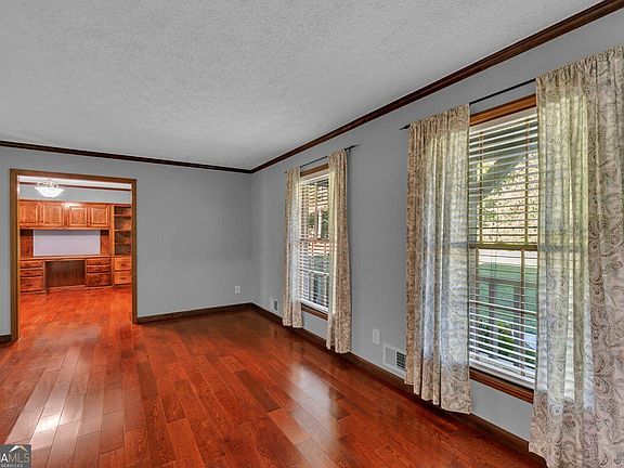 3rd image of 6620 New Hope Rd