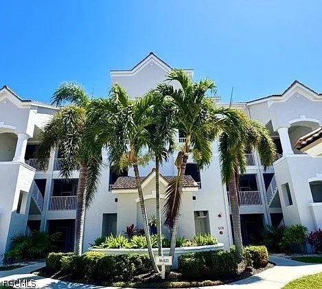 2 bed, 2.0 bath, 1068 sqft, $6,300 — Photo 2
