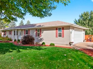 W9334 Oakwood Dr, Hortonville, WI 54944
