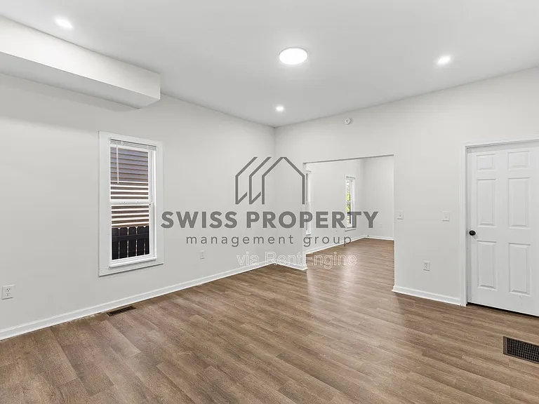 1339 Mooberry St — Photo 13