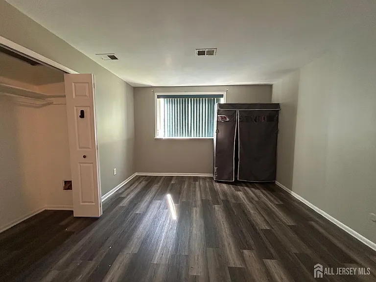 205 College Dr — Photo 6