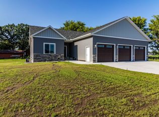 330 10th St S, Sartell, MN 56377