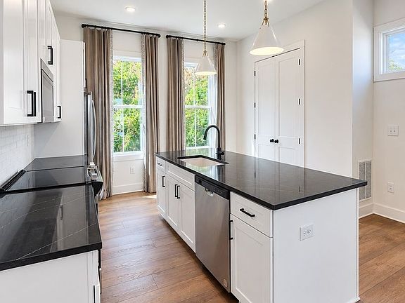 5th image of 684 Belletrace Cir