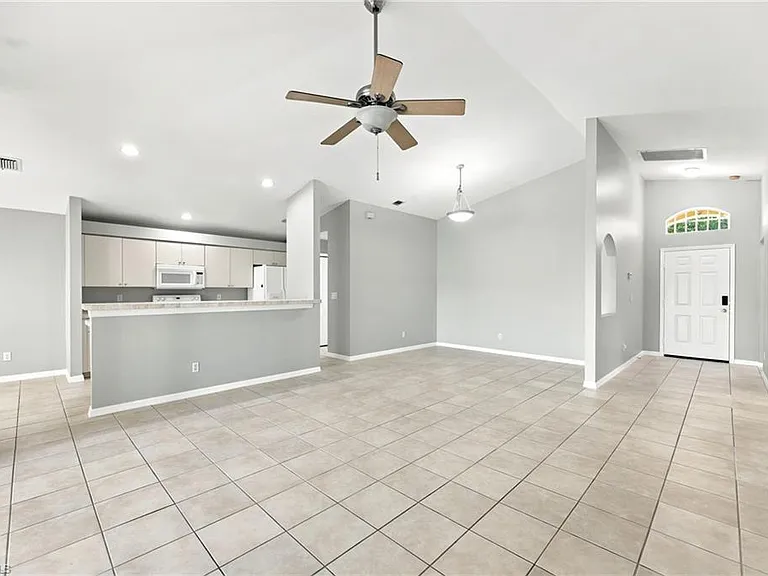 25925 Pebblecreek Dr — Photo 6