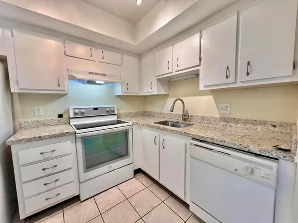 4700 Oak Terrace Dr, Greenacres, FL 33463