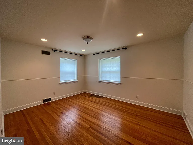 510 Monroe Rd — Photo 18