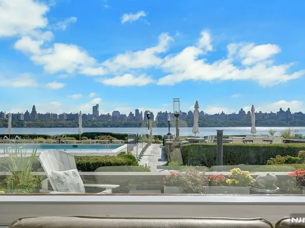 9 Somerset Lane #107, Edgewater, NJ 07020