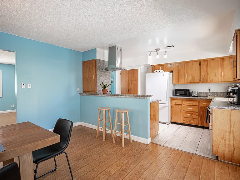 1313 Hillside Pl — Photo 9