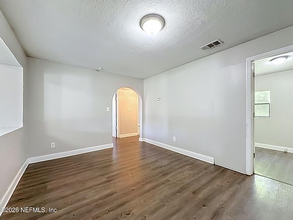 5th image of 3811 SPRING PARK Road