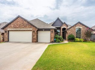 2612 SE 38th St, Moore, OK 73160