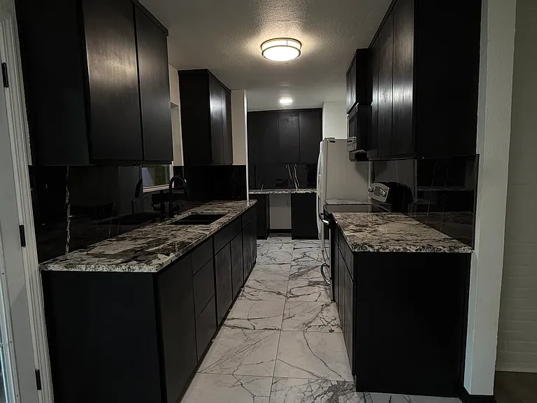806 Kathrine Ct — Photo 3
