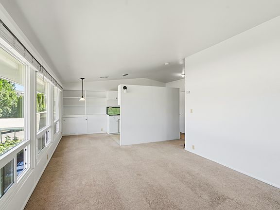 4th image of 2509 NE 115th St APT A