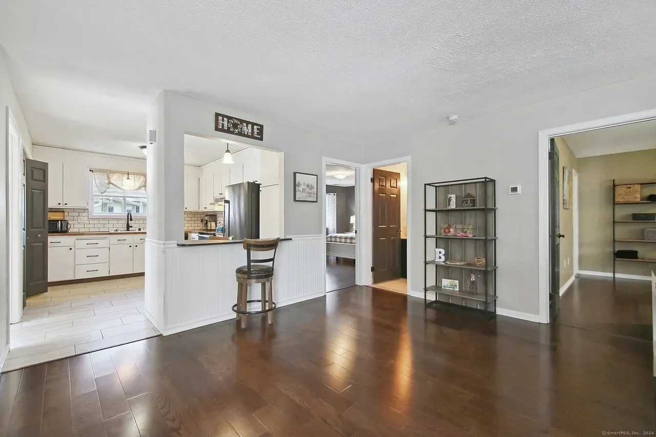 2 bed, 1270 sqft, $2,300 — Photo 1