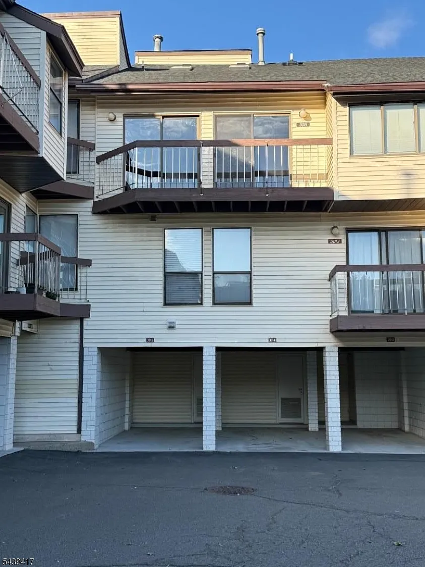 1 bed, 1.0 bath, $2,200 — Photo 2