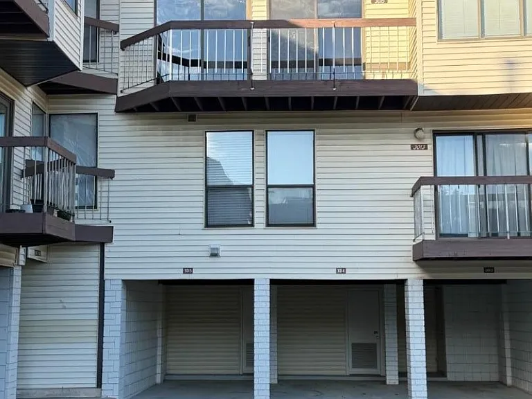 3015 Revere Ct #3015 — Photo 1