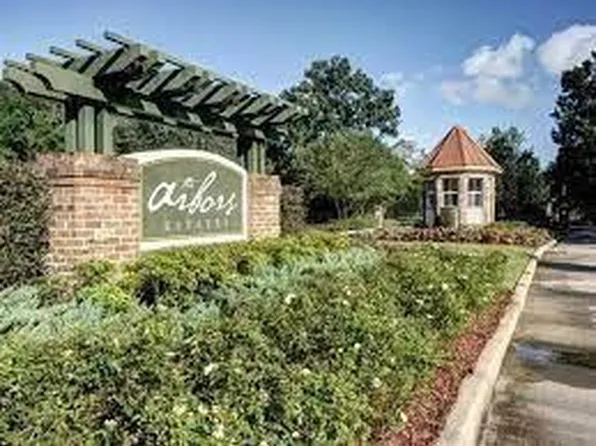 50 Arbor Cir, New Orleans, LA 70131