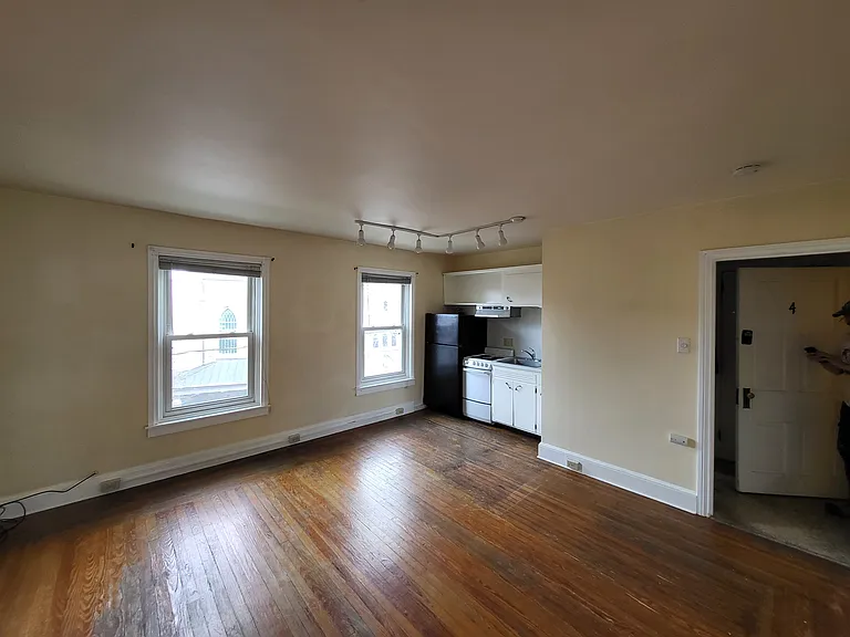 36 E Walnut St #4 — Photo 8