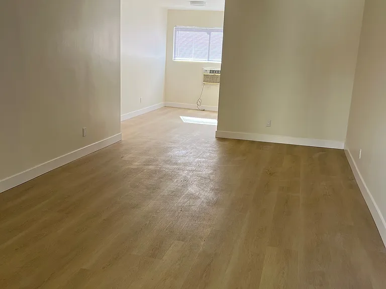 6861 Hazeltine Ave #11 — Photo 1