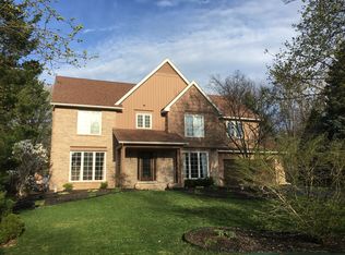 6062 Beachwood Dr, West Bloomfield, MI 48324