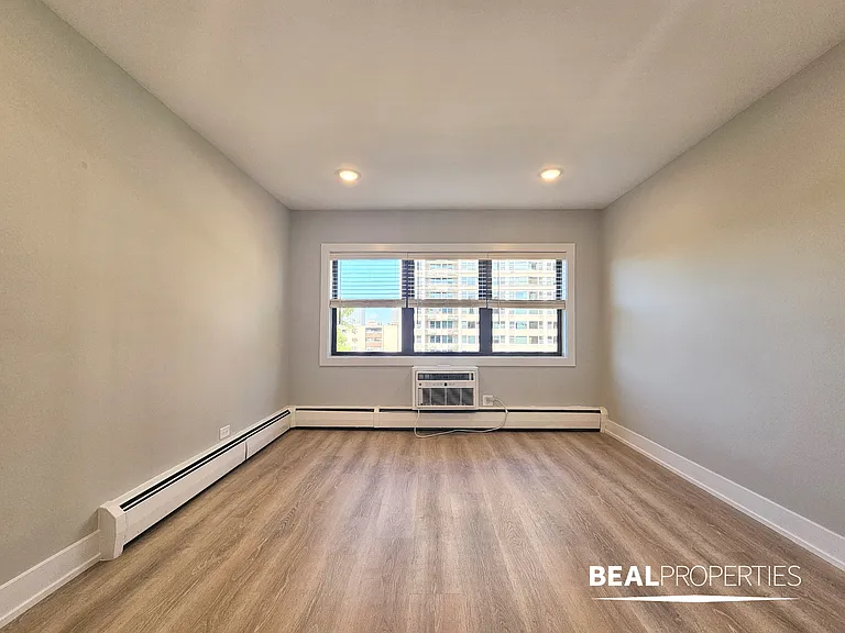 555 W Stratford Place — Photo 14