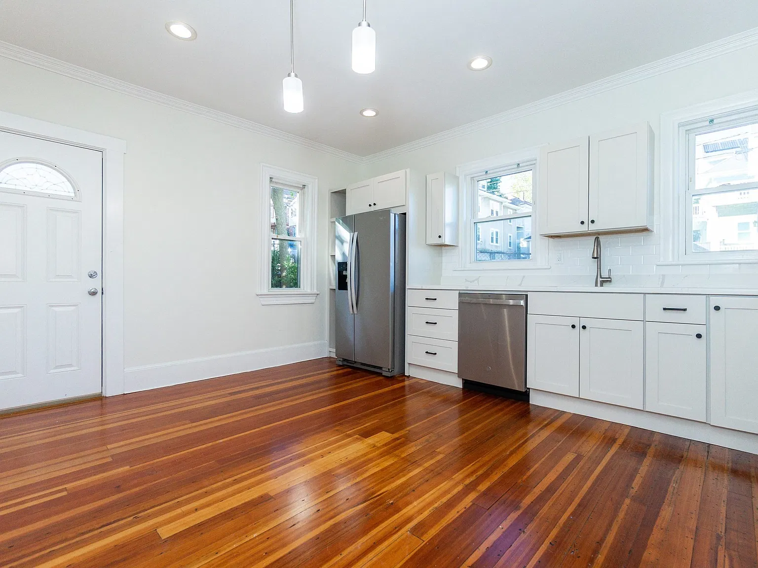 2 bed, 1.0 bath, 1048 sqft, $2,650 — Photo 2