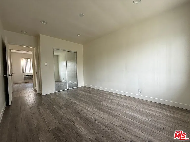13233 Oxnard St #4 — Photo 14