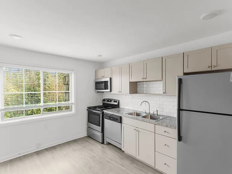 Linridge Apartments — Photo 11