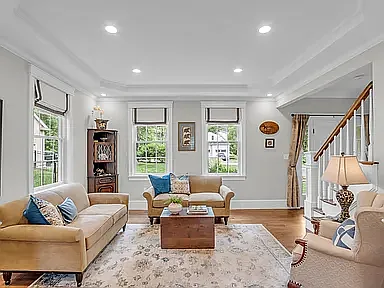 8 Holton Rd — Photo 1
