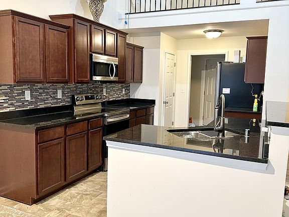 Kitchen. - comes with Stove,Oven and Refregrator/Freezer