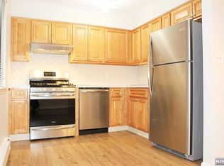 371 Gorge Rd APT 3, Cliffside Park, NJ 07010