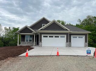 913 Black Swan Dr, Menasha, WI 54952