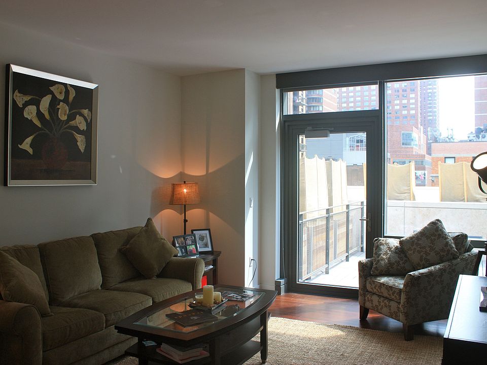 1st image of 200 W 67th St APT 4L
