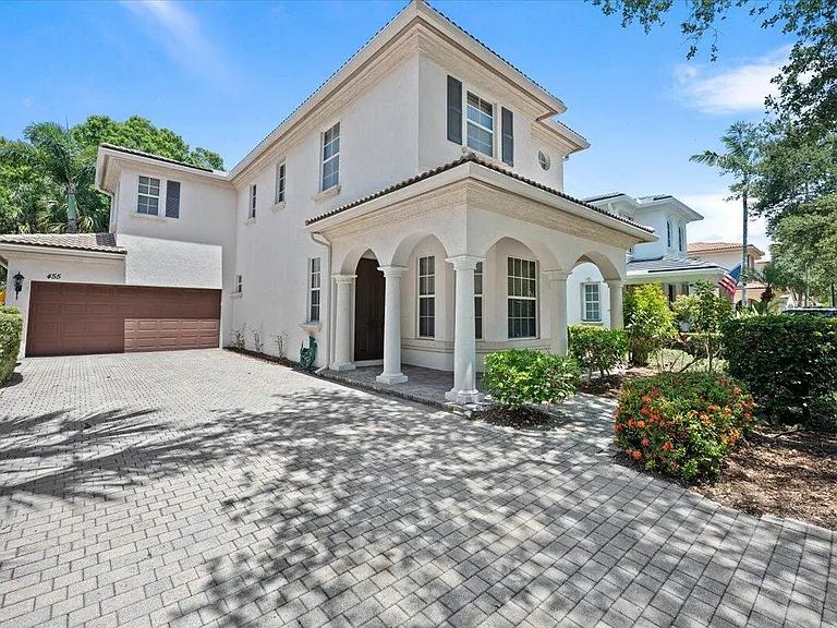 455 Pumpkin Dr — Photo 1