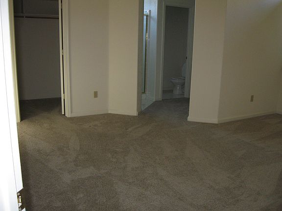 3rd image of 633 Evergreen Dr