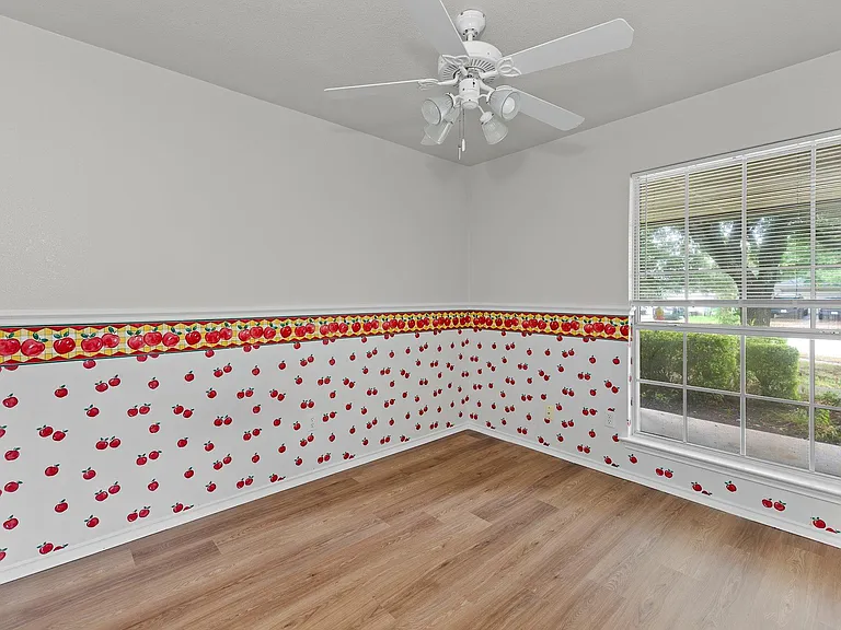 3904 Cadoz Ct — Photo 32