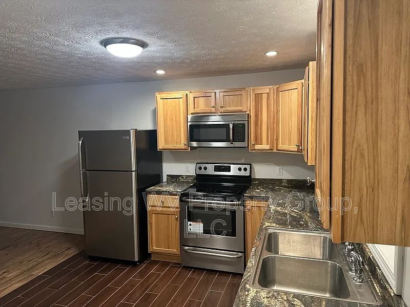 Studio, 1.0 bath, 450 sqft, $695 — Photo 1