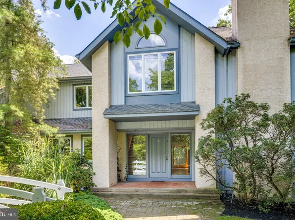 6 Shawnee Ct, Medford, NJ 08055
