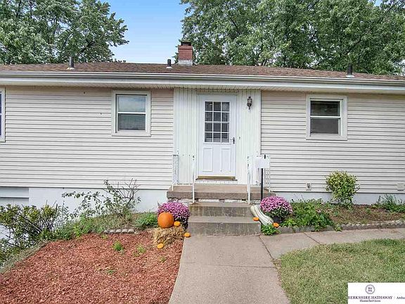 2nd image of 7714 Parker St