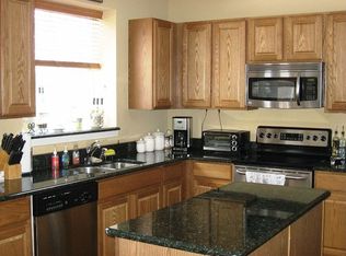 2703 Ravinewood Dr, Commerce Township, MI 48382