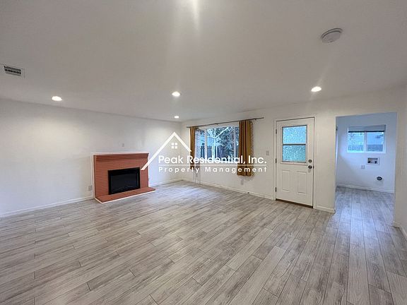 4th image of 4881 Iowa Ave